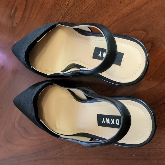 DKNY velvet/velour kitten heel - Picture 8 of 9